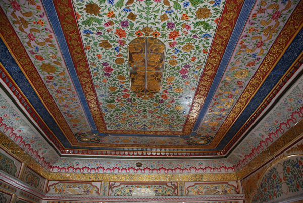 Decorated roof 